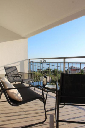 Sea view Deluxe apartments Nikol near the beach